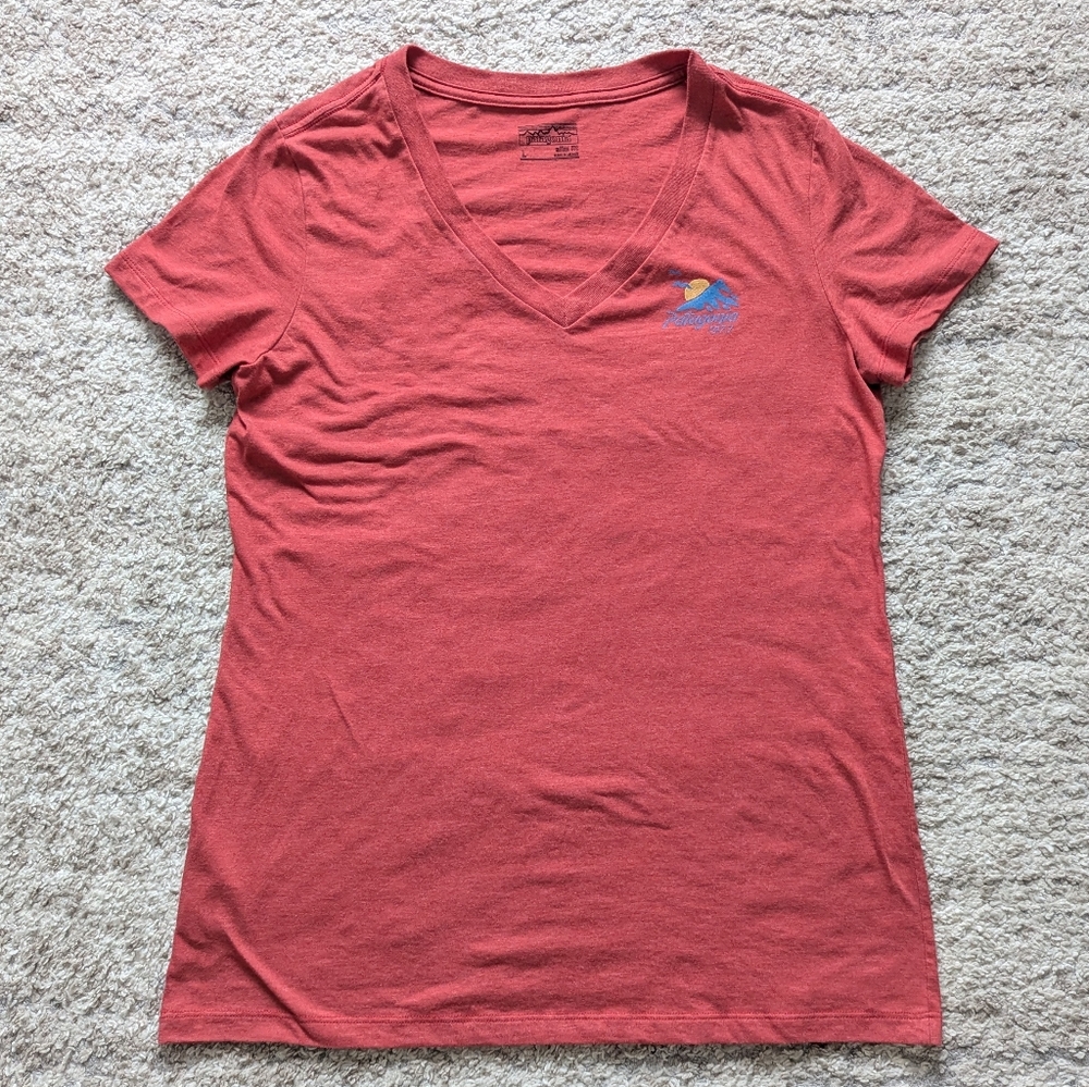 Patagonia V neck T shirt slim fit - Picture 2 of 7